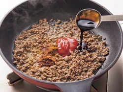 辛みや香りのあるカレー粉を加えることで味にパンチが出る。ケチャップやソースにもうまみがあり、減塩に◎。
