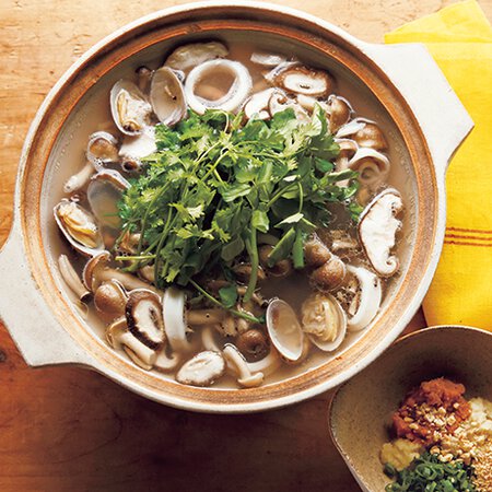 いかとあさりのしょうが鍋 By足立由美子さんの料理レシピ プロのレシピならレタスクラブ