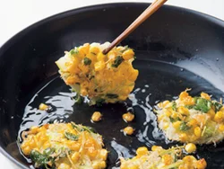 フライパンを使い少ない油で揚げ焼きに