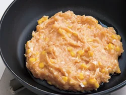 つくねは大きく円く焼いて、形づくる手間なし