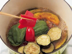 素揚げした野菜をさっと煮て、さますだけ
