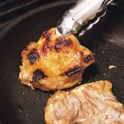 先に煮てから、仕上げにこうばしい焼き目をつける