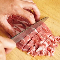 あんの具材は食べやすいように、細かく切る。