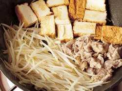混ぜずに分けて焼くことで、各食材に合わせた加熱具合に