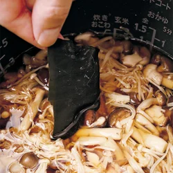 とり肉と昆布でうまみとコクをプラスする