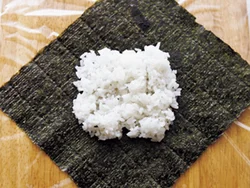 ご飯をのせる