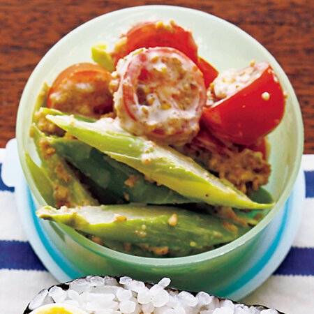 アスパラとトマトのごまマヨサラダ Byワタナベマキさんの料理レシピ プロのレシピならレタスクラブ