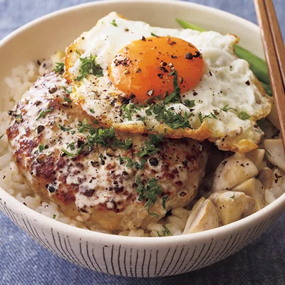 クリームロコモコ丼