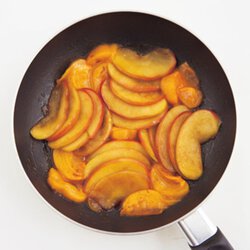 りんごと柿のカラメルパンケーキ By八田真樹さんの料理レシピ プロのレシピならレタスクラブ