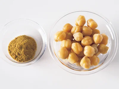 【ひよこ豆とクミンパウダー】
どちらもフムス作りに欠かせない材料。ひよこ豆は水煮が手軽で便利。クミンパウダーはたちまちエスニックの香りになるスパイス。