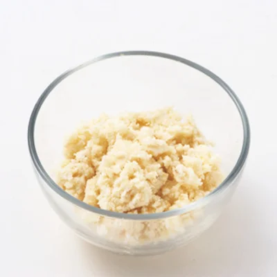 おからは豆乳の搾りかす。スーパーや豆腐屋さんで手に入る。生ものでいたみやすいので、早めに使い切り、残った分は冷凍を。