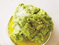 アボカドは少し食感が残るくらいに潰せばOK。オリーブ油などと混ぜて。