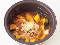 材料を入れて炊くだけ！