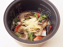 材料を入れて炊くだけ！