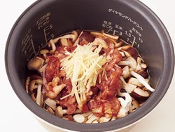 材料を入れて炊くだけ！