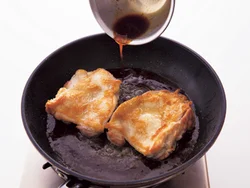 ゆずこしょうの風味がとぶので、合わせ調味料を加えたら短時間で仕上げるのがコツ。