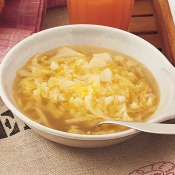 キャベツのレモン風味スープ