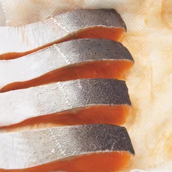 ふった塩が調味料になるので、水けが出てもここでは拭き取らずにそのまま保存容器に入れて。
