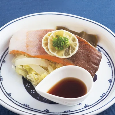 サーモンとキャベツのレモン蒸し