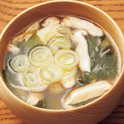 わかめとしいたけの炒めみそ汁