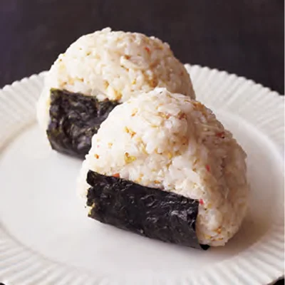 梅薬味めかじきの混ぜおむすび