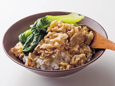 ご飯にかけたら魯肉飯(ルーローハン)！