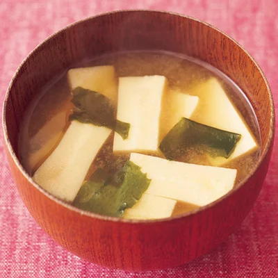 高野豆腐とわかめのみそ汁