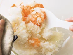 具は電子レンジでチン！ご飯は混ぜるだけでＯＫ。