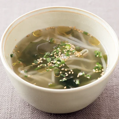 もやしとわかめの中華スープ