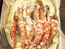 焼き上がった状態がこちら。えびは、臭みを塩釜が吸ってくれるので臭みが少ない。