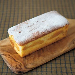 切る前は普通の パウンドケーキ