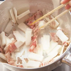 ごま油で炒めるとコクが出る！