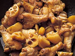 れんこん、栗も加えてこっくりと煮る。濃い味がお酒に合う！