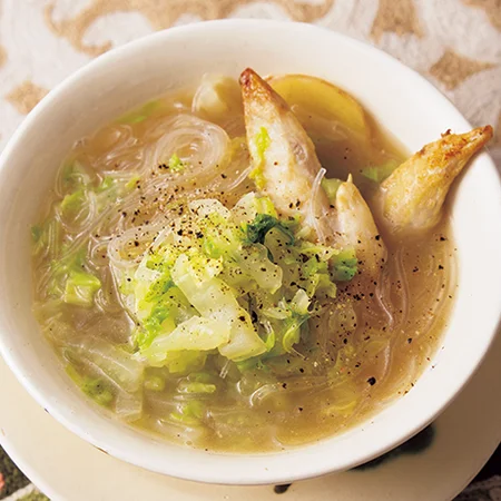 手羽先と塩もみ白菜のはるさめスープ