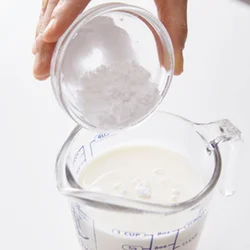 多めの牛乳に片栗粉を混ぜておくから、だまがなくしっかりしたとろみがつく。