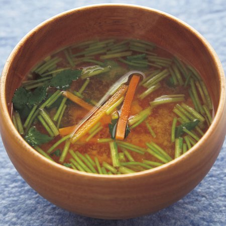 三つ葉とにんじんのみそ汁 By藤井恵さんの料理レシピ プロのレシピならレタスクラブ