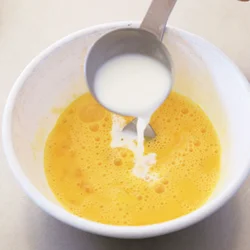 牛乳を加えることでふんわり