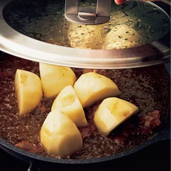 じゃがいもは蒸し焼きにして〝ほっくり〞食感に。