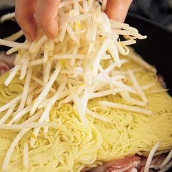 麺と具を重ねて一気に加熱