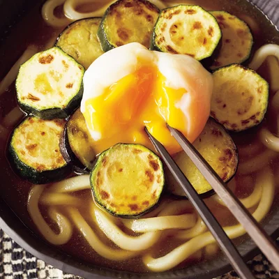 焼きなすとズッキーニのカレーうどん
