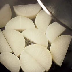 ＂蒸し煮＂で下ゆで時間を短縮し、味を入りやすくする