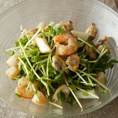 シーフードミックスと豆苗のサラダ By牛尾理恵さんの料理レシピ プロのレシピならレタスクラブ