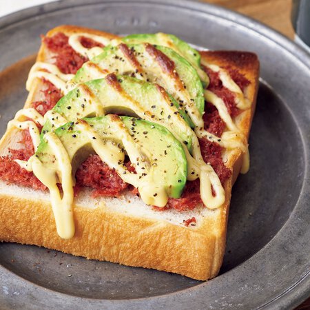 アボカドとコンビーフのマヨトースト By重信初江さんの料理レシピ プロのレシピならレタスクラブ