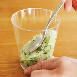 2色のすし飯を斜めの層にするときれい