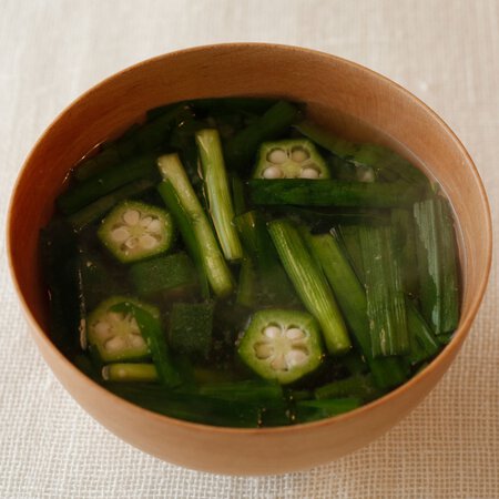 にらとオクラのみそ汁 By新谷友里江さんの料理レシピ プロのレシピならレタスクラブ