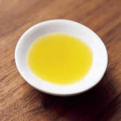 油は使うならできるだけ体にいいものをチョイスしたいもの。加熱調理に使う油は、オレイン酸を多く含むオリーブ油がおすすめです。
