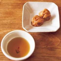 ナンプラーのうまみと梅干しの酸味でもの足りなさをカバー。