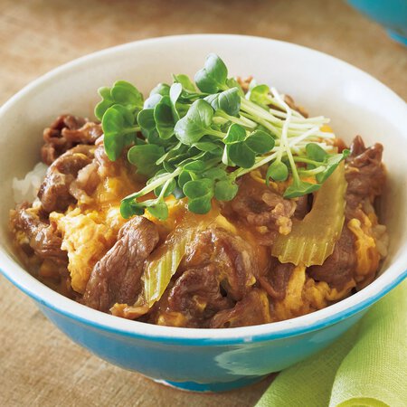 牛肉とセロリの卵とじ丼 By関岡弘美さんの料理レシピ プロのレシピならレタスクラブ