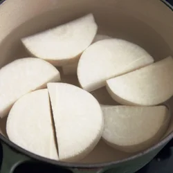大根は下ゆですると味しみしみに 