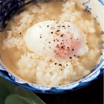 【シメは…スープかけご飯】（4人分）
器にご飯300gを等分に盛り、残った煮汁１ 1/2カップを温めて等分にかける。温泉卵を1個ずつ割り入れ、粗びき黒こしょう少々をふる。